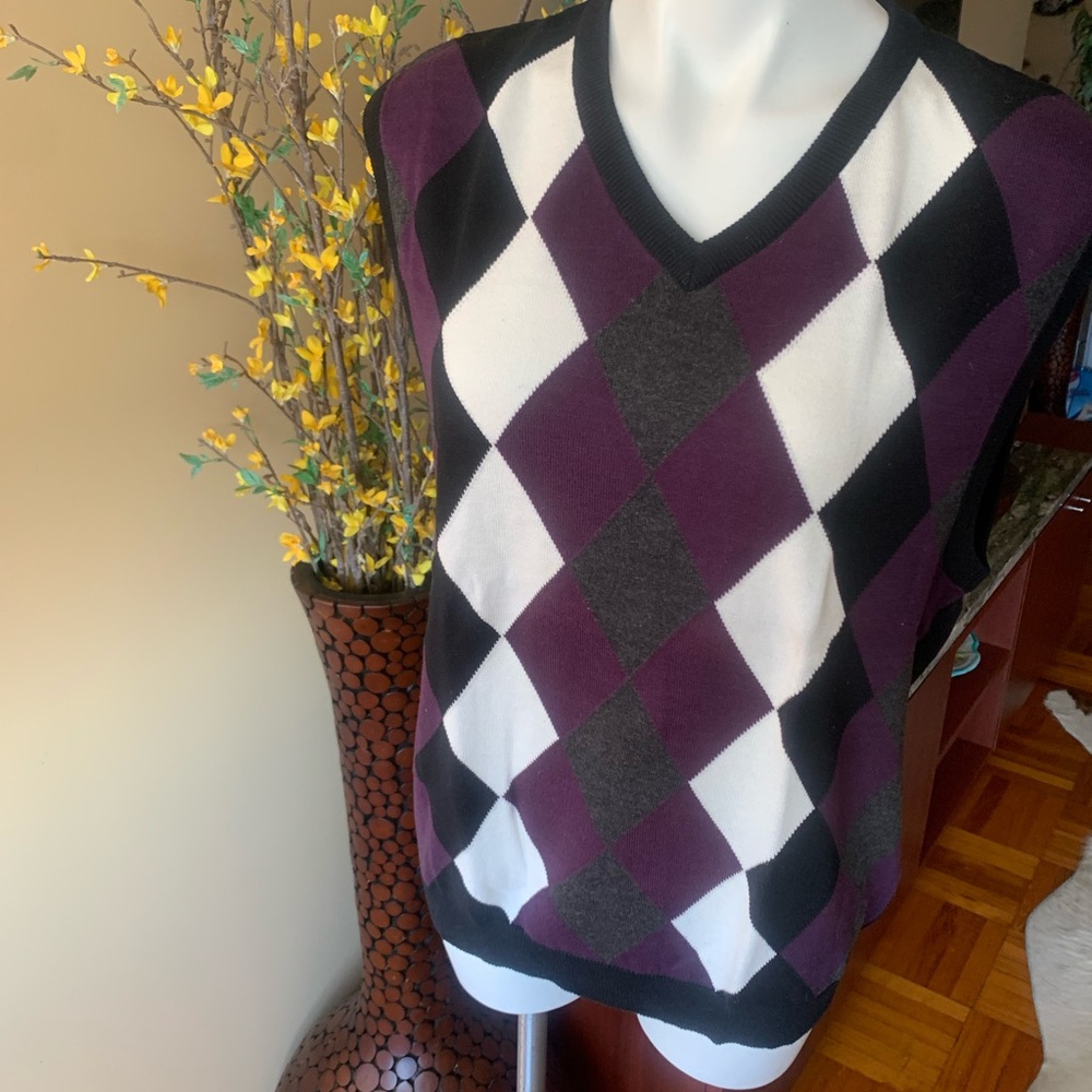 Le Chateau VEST . Size L/G. 100% Cotton. Like new .1-2 times wore
